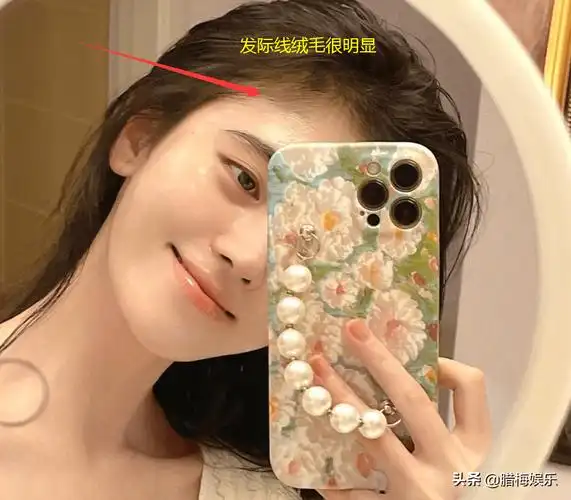 鞠婧祎晒洗脸素颜照,掀开她的铁刘海,发际线是否真实一目了然_时候