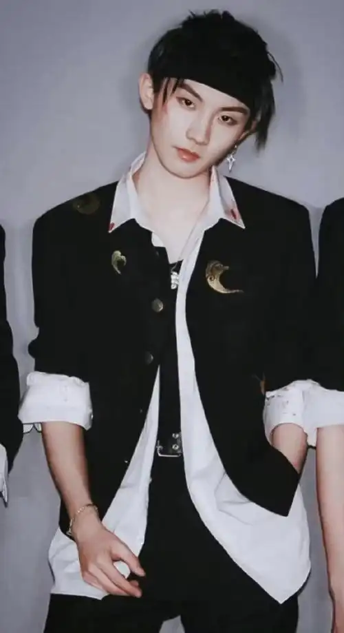 马嘉祺黑色发带##马嘉祺发带西装造型