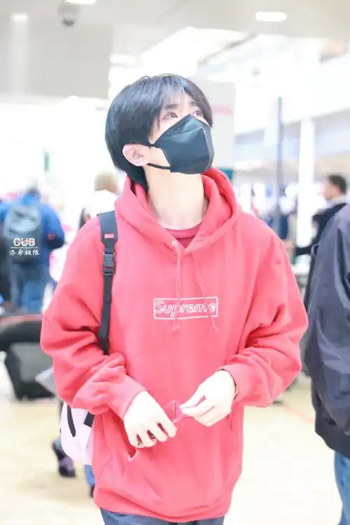 易烊千玺穿白大褂制表##易烊千玺皮衣街拍##易烊千玺