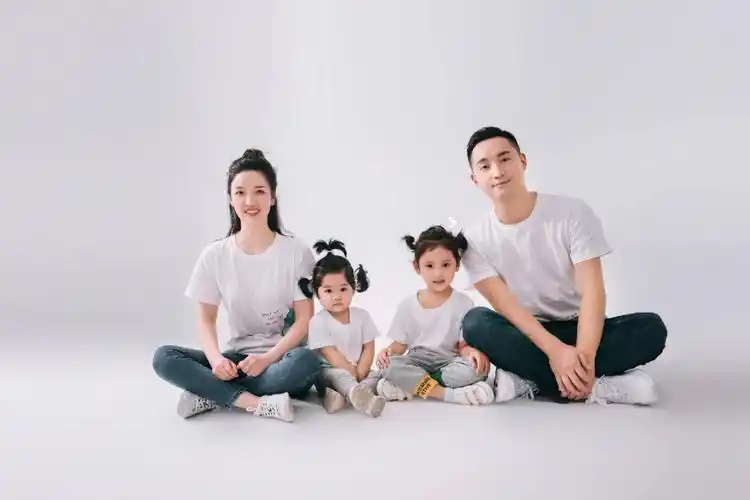 一家四口亲子照这样拍早安摄影