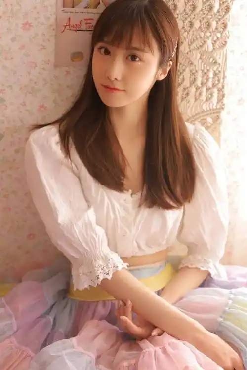 日系美女 蓬蓬裙小清新迷人生活照_那一双_齐刘海_长发