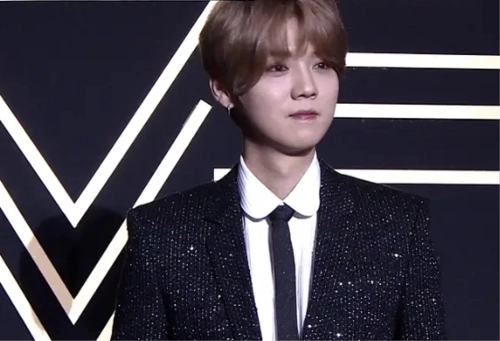 都说任嘉伦和鹿晗神似, 当两人的素颜照对比时, 差距一目了然!