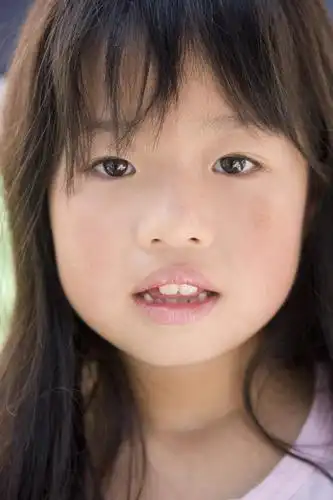 亚洲,仅一个女性,仅一个人,阴影,服装,光线,影子,注视,休闲装,黄种人