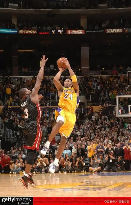 原来这样子才能训练成科比的标准投篮姿势