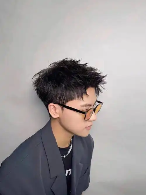 2021男士发型推荐摩根前刺