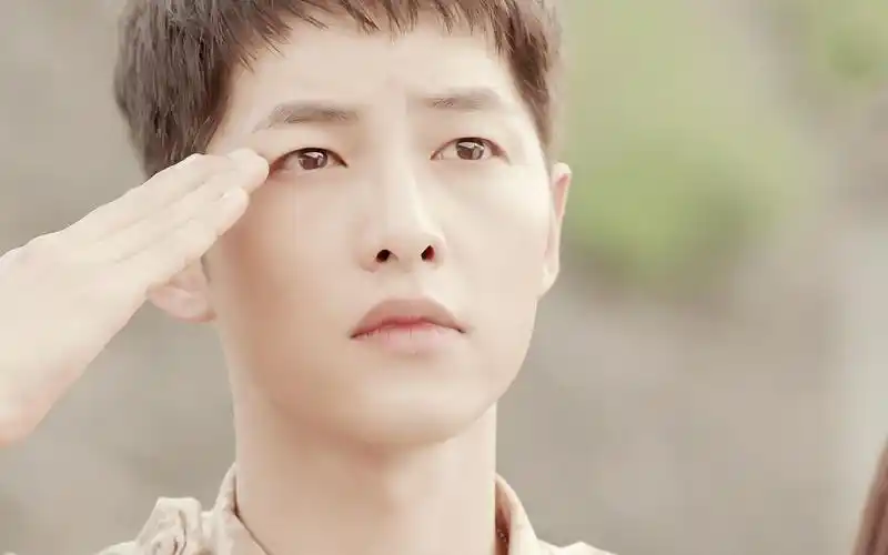 宋仲基太阳的后裔超清大图剧照桌面壁纸