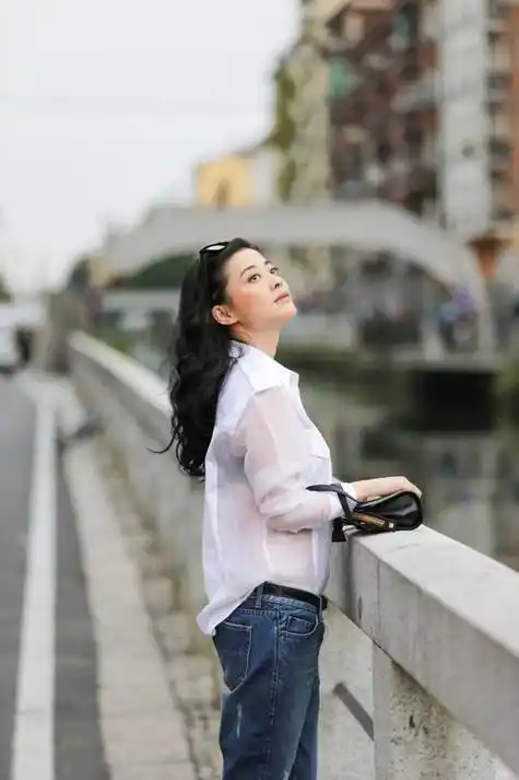 李一桐飞机上不雅行为被热议,梅婷马思纯更没素质,人民日报怒批|王子