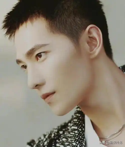 男生宽脸适合的发型,男生宽脸型适合什么发型(把杨洋肖战和蔡徐坤放在