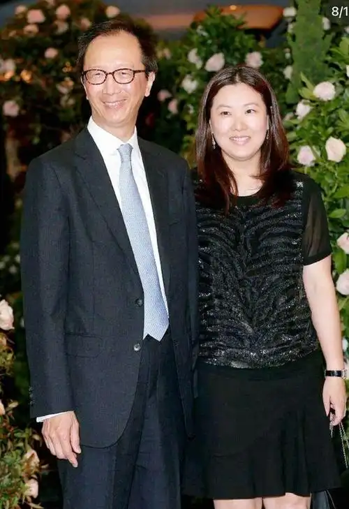 "跳水皇后"伏明霞与富商老公现身破婚变传闻,20岁女儿罕见出镜