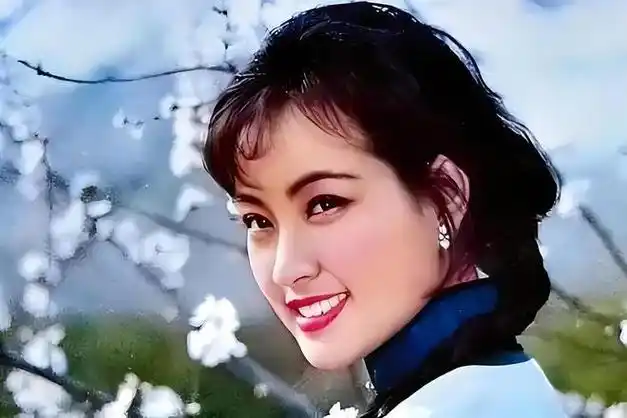 "不老女神"许晴罕见露面,疑似医美过度模样大变,网友:可惜了