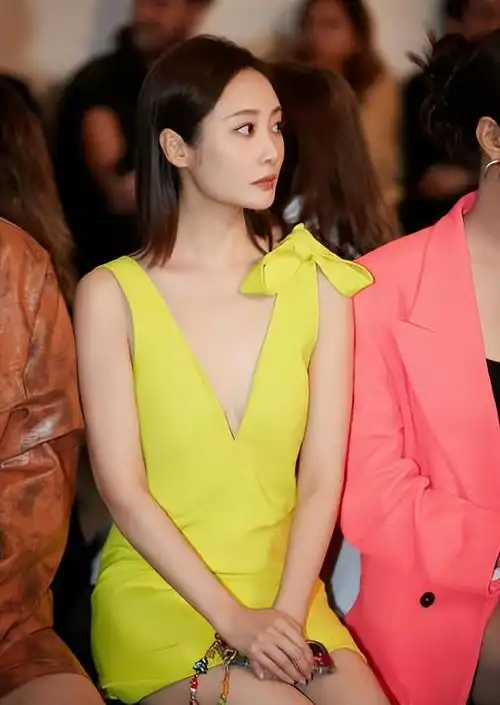 李纯瑜伽好身材