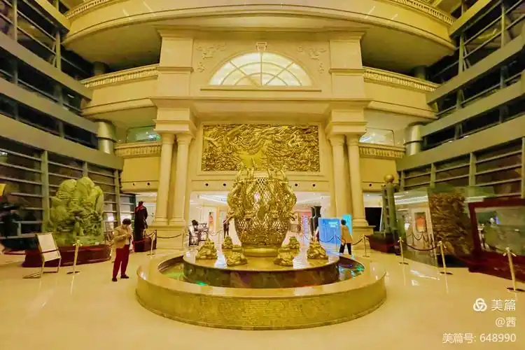 写美篇  【华西村龙希国际大酒店】位于江苏省江阴市,是华西村为迎接