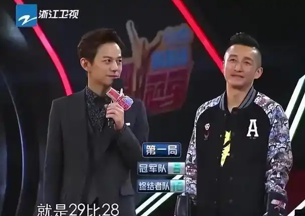 何炅的身高虽非出众,但才华与智慧足以