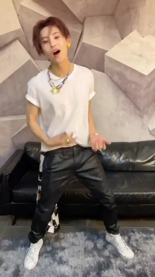 lil ghost小鬼-《whats wrong with me》空气吉他上线