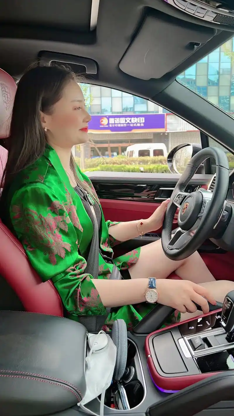 随性洒脱 #夏天的味道 #手握方向盘的女孩子 #做个很哇塞 - 抖音