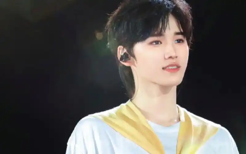 [宋亚轩]要说氛围感,我们芽芽必须有一席之地000000