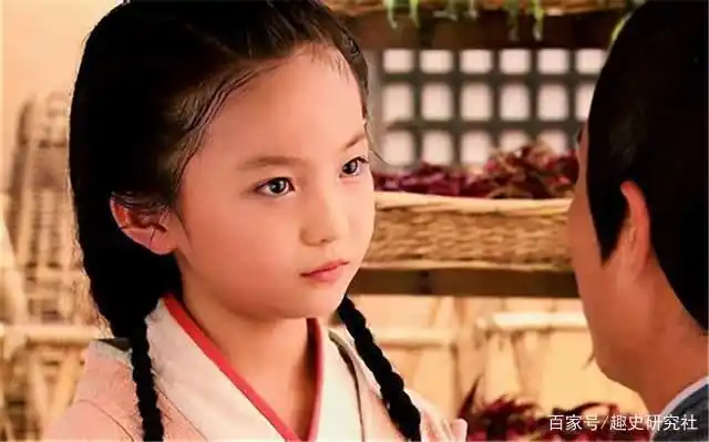 林妙可:"中国第一童星"背后,是被母亲操控的人生