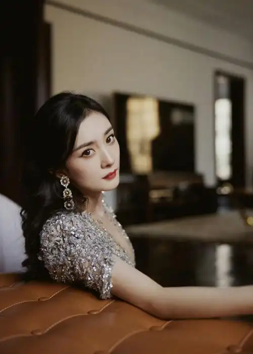 杨幂开年高定#杨幂‖活动图都是全身照 05