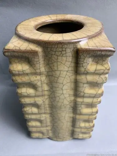 大宋哥窑琮式瓶