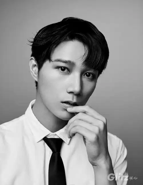 简介:杨廷东酷帅有型写真图片,分享一组杨廷东图片给大家,图中的明星