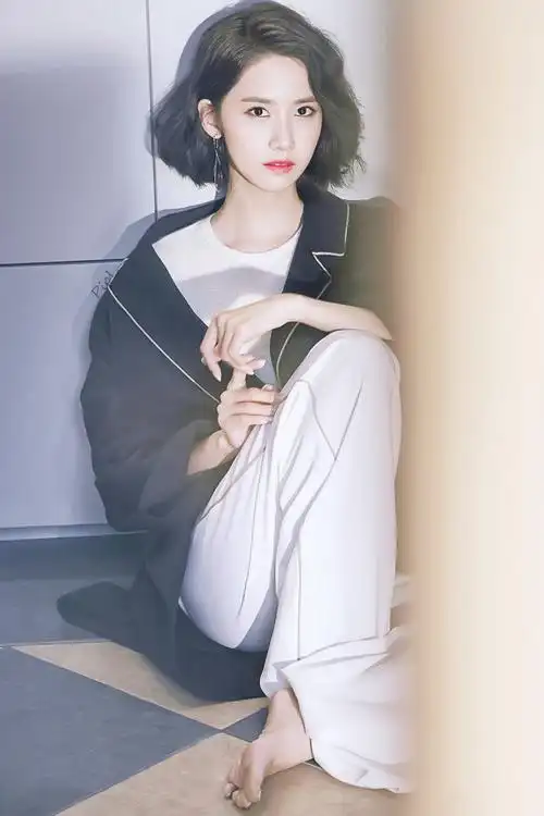 林允儿短发造型~你给几分? zt