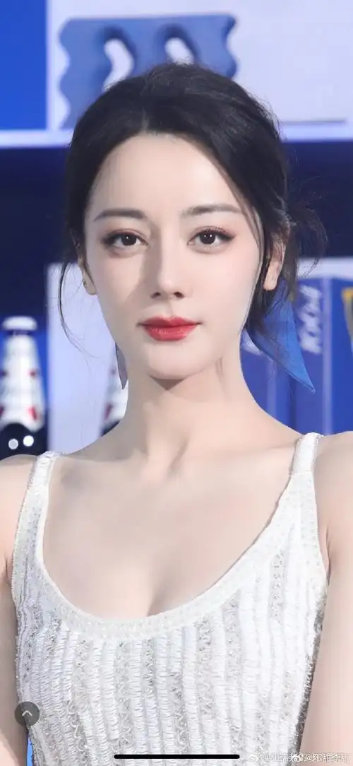 迪丽热巴造型师换成了金鹤龙