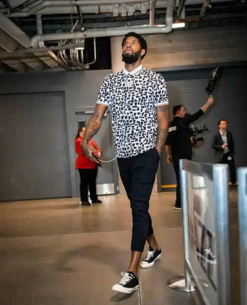 弎言两语|别学着球星们的场上上脚,看看他们场下都穿些啥?(六十二)