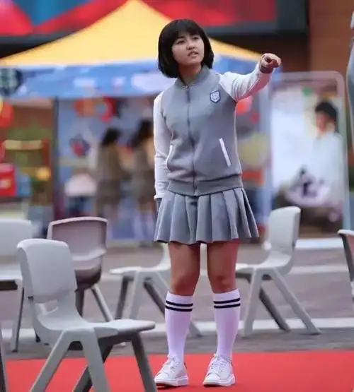 在路上之普通人电影投资大揭秘张子枫胸成话题网友疯狂围观