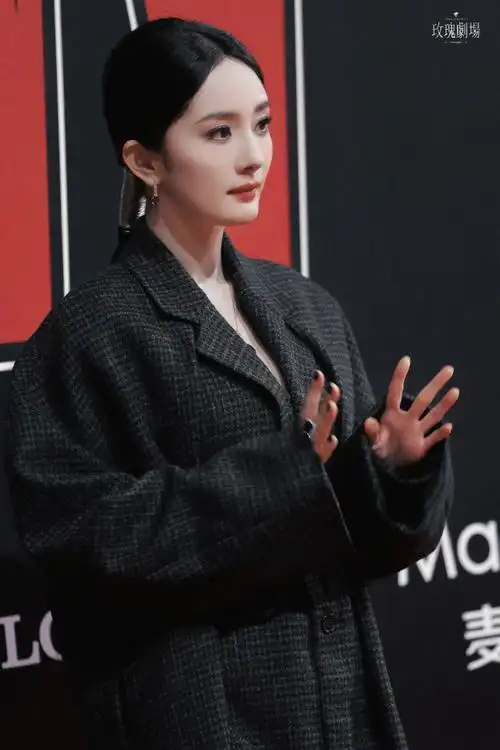 杨幂西装杀伤力##杨幂翡翠##w年度盛典红毯