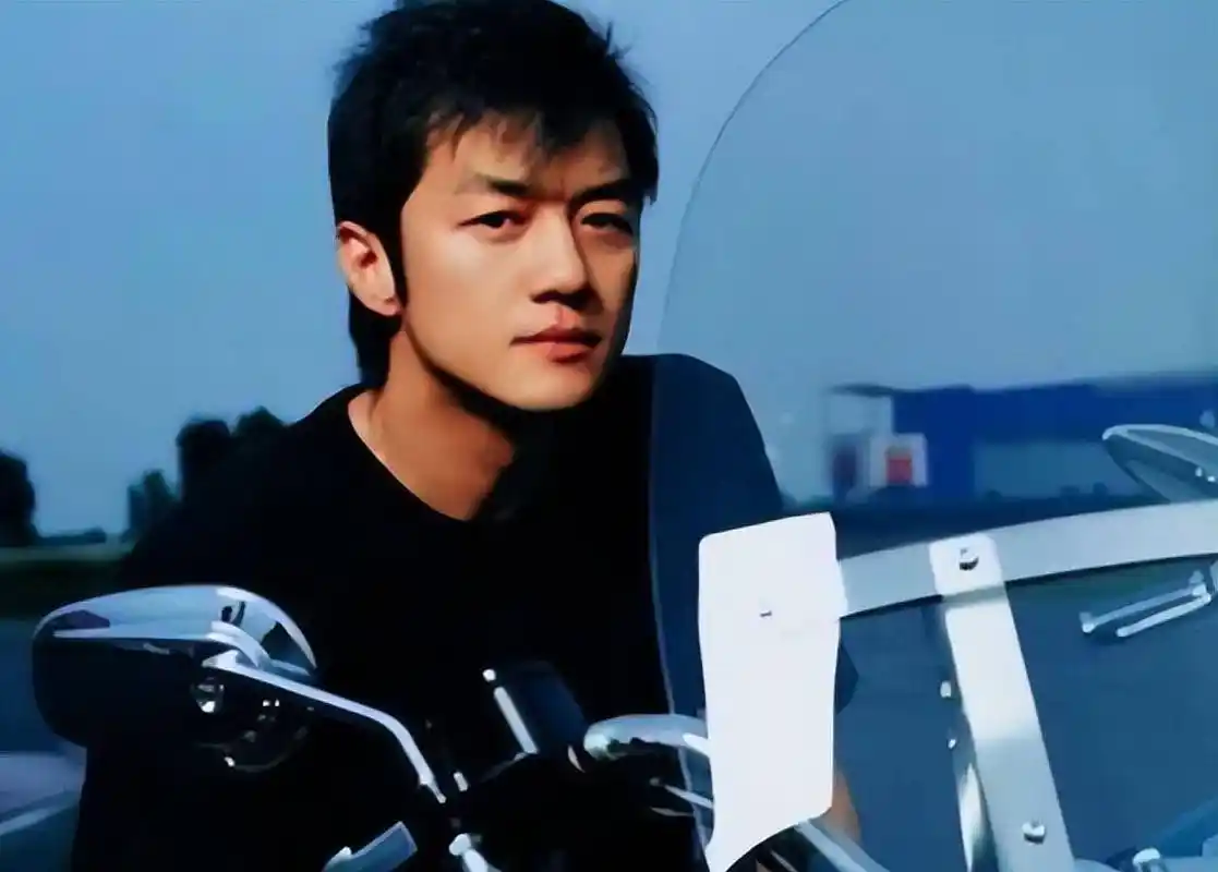 王菲当初离婚是对的,二婚生女才1年,李亚鹏的"老毛病"又犯了