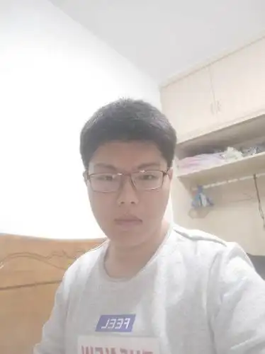 你们觉得这胖子丑吗?180斤,没p图