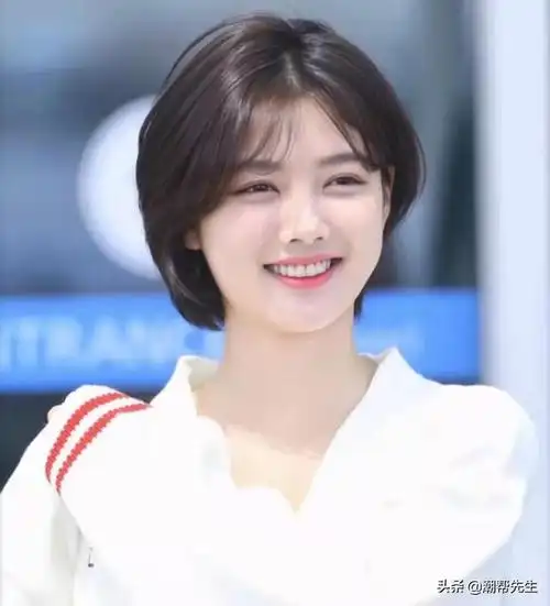 圆脸留什么短发好看又显年轻?圆脸别留长发了(2)