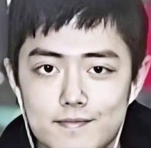 肖战从出道到现在颜值变化,这是素人时期的他,从照片上看,和现在的