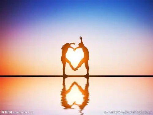 情侣爱心拍照_百度图片搜索