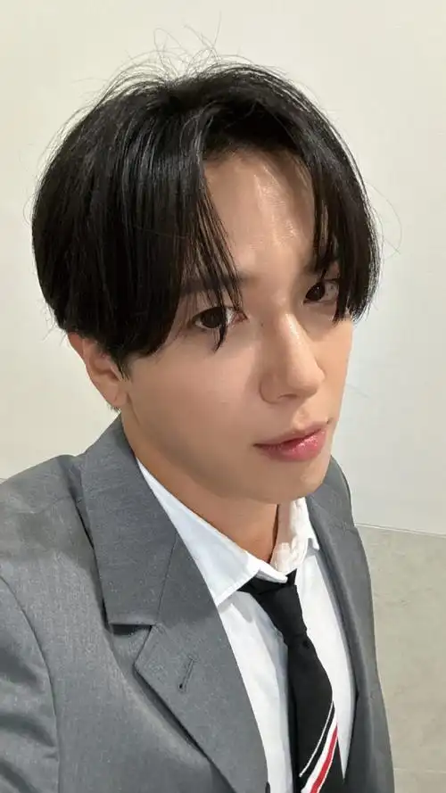 cnblue超话97郑容和超话{ins}容和更新story3则  @郑容和89