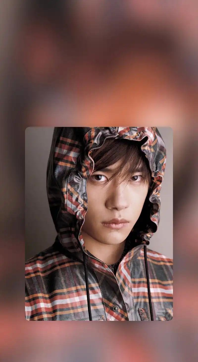 易烊千玺高清帅气手机壁纸