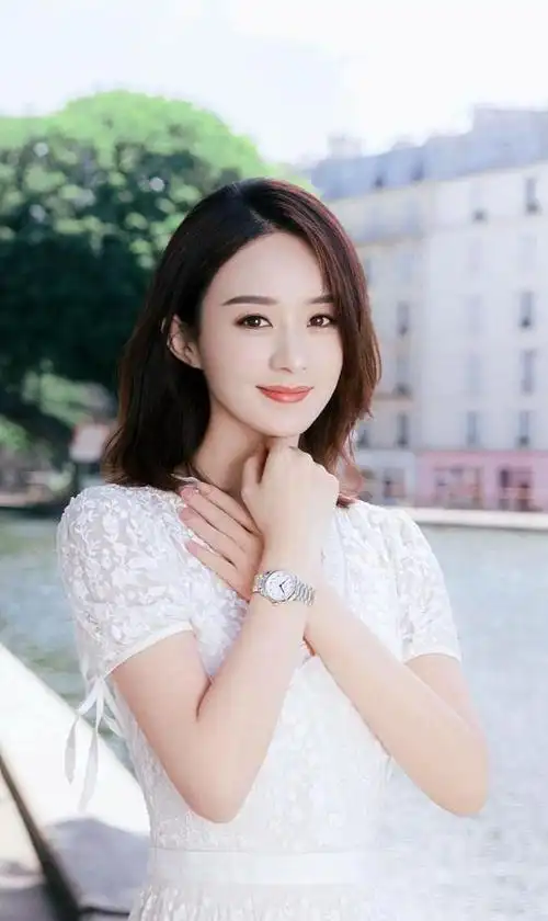 赵丽颖早期写真,身穿白色纱裙,大秀性感身姿,妩媚诱人!