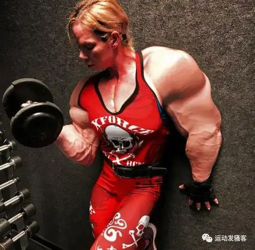 女子酷爱肌肉,为练出逆天身材,她放言要变性成男人