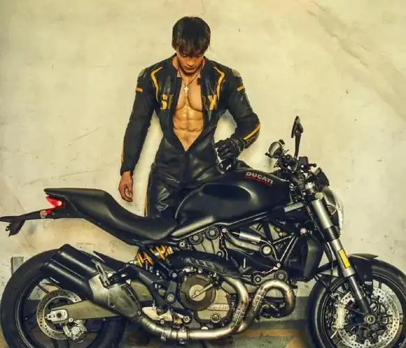 杭州94年185cm狼狗颜值和肌肉吊打众人网友这是我老公