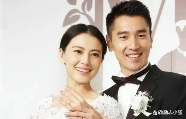 高圆圆赵又廷机场现身赵又廷请求粉丝不要拍女儿