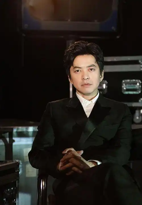 李健个人资料及简历(31岁丧父,用余生撑起母亲晚年)