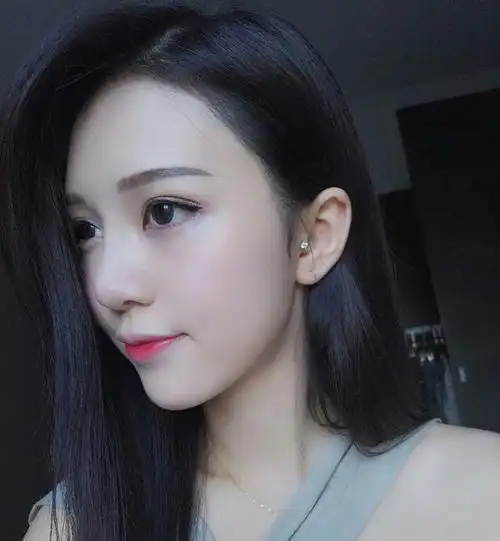 网红女主播完美侧颜自拍 颜值完胜冯提莫 你敢说你不喜欢吗?