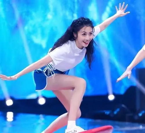 艾伦红了常远红了韩云云却还在你好李焕英里演配角