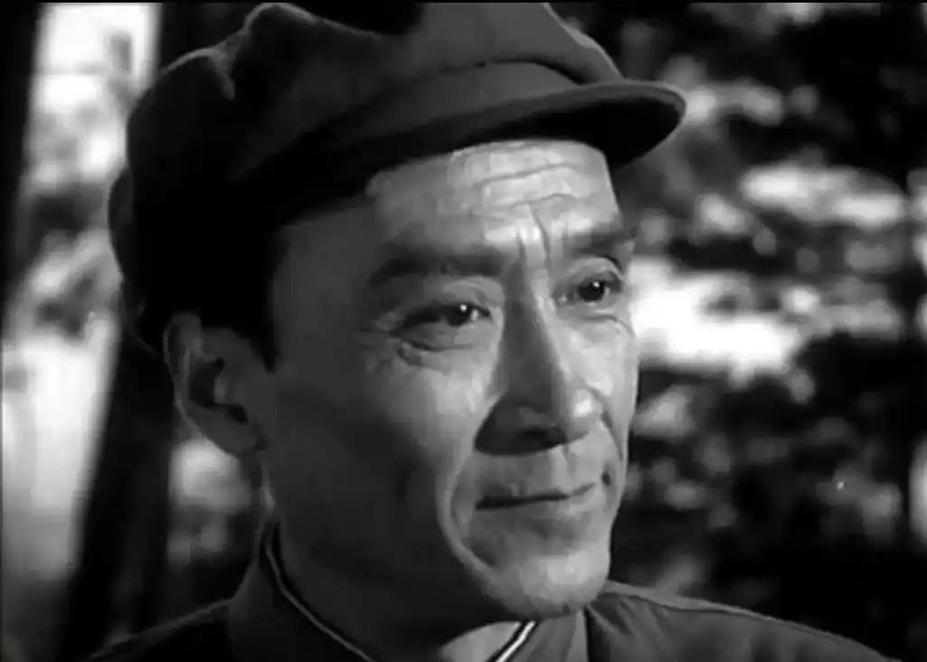 我想我父亲时,我就去找电影《英雄儿女》看.因为在我童年的记忆中