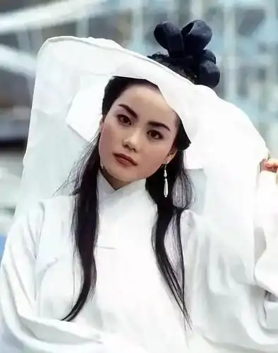 脱俗!王菲年轻时靓照曝光,真正的精灵就藏在世间