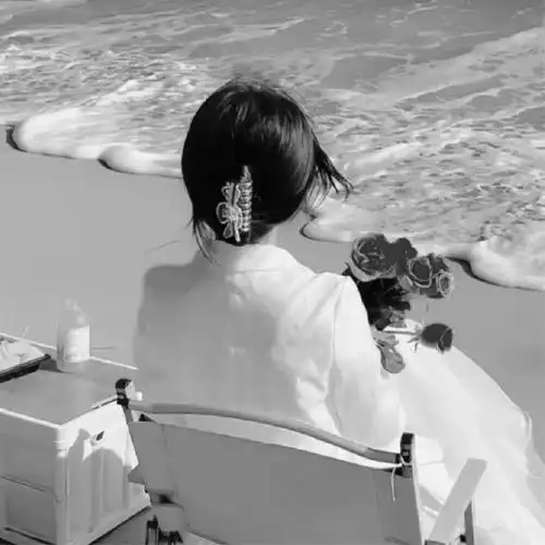 寂寞孤独伤感黑白头像图片