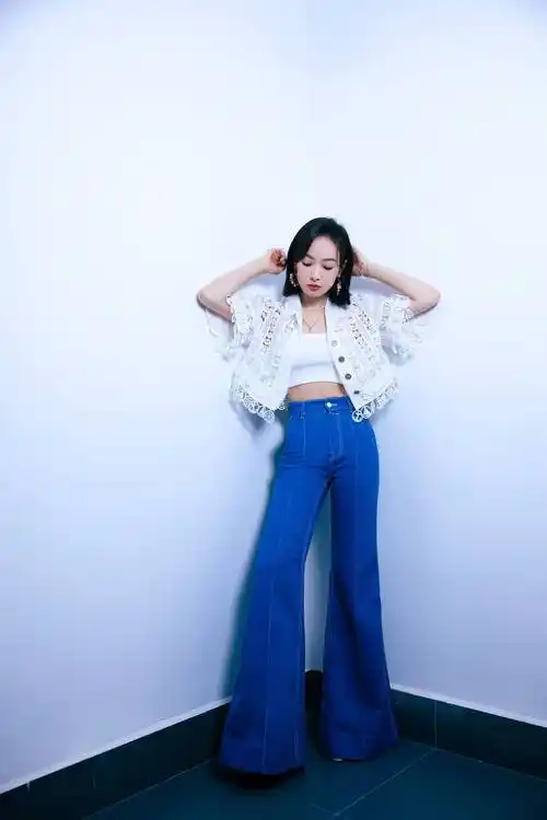 宋茜露脐牛仔裤优雅大方写真
