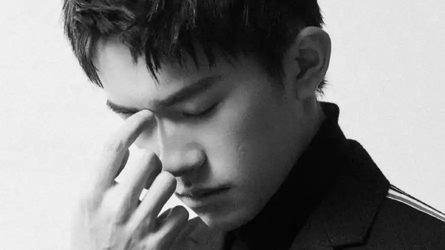 小鲜肉易烊千玺魅力帅气迷人写真,高清壁纸图片,大陆明星-回车桌面