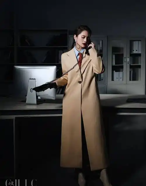 杨丞琳职场飒感大片,梳齐刘海化身霸道女总裁,气场强大 又酷又飒_一身