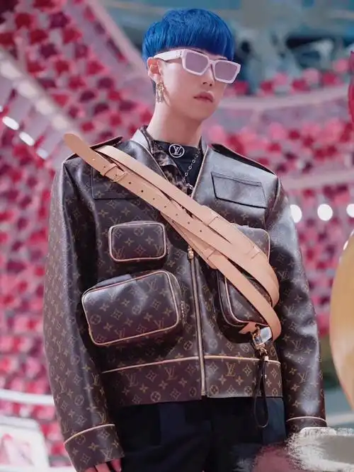 lv*路易威登吴亦凡同款老花包皮衣 秋冬必备_皮衣_吴亦凡_路易威登